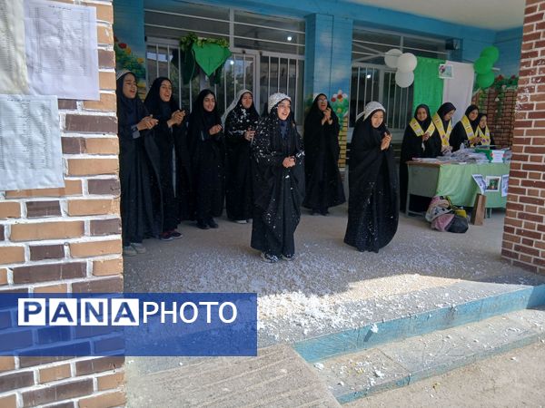 جشن عاطفه ها در دبیرستان سمانه ناحیه یک 