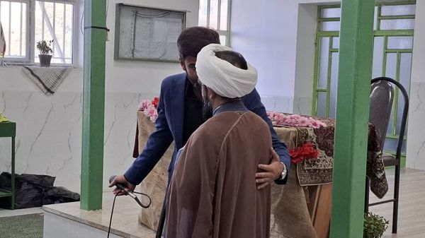 حضور مسئول قرآن و عترت ناحیه یک یزد در صبحگاه قرآنی دبیرستان هفده شهریور