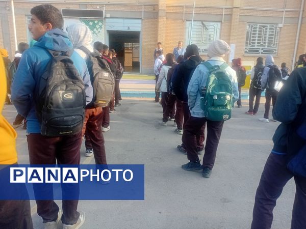 صبحگاه دبیرستان علامه طباطبایی