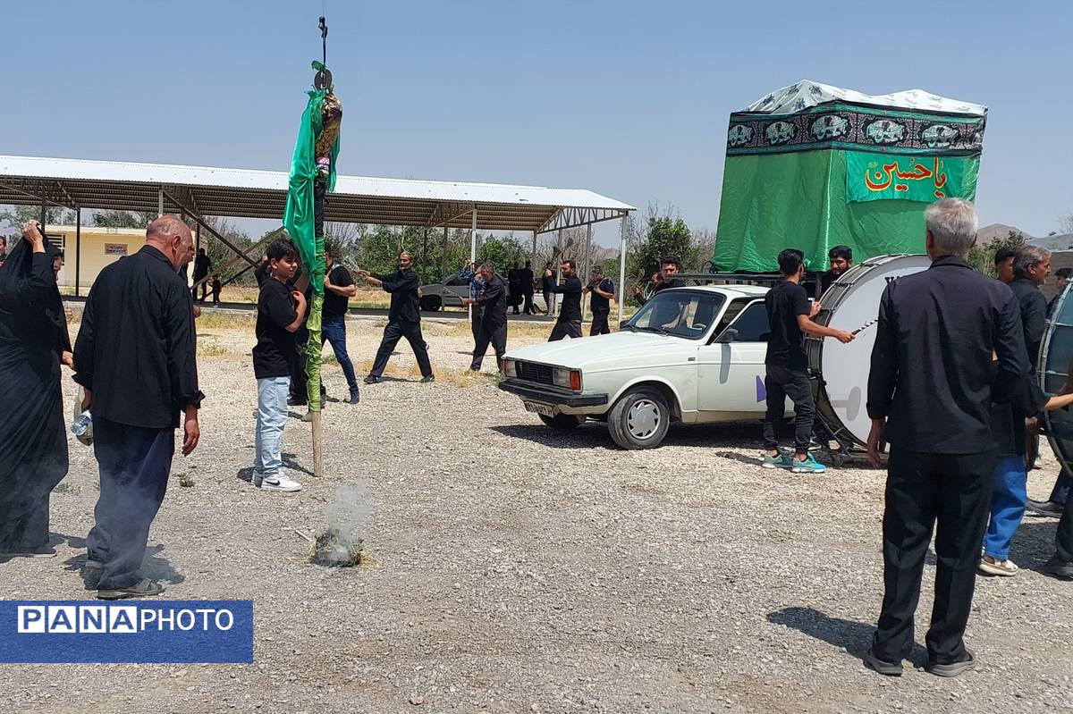 مراسم عزاداری و زنجیر‌زنی روز عاشورا در بوانات