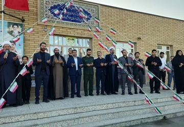 گرامیداشت روز دانش‌آموز و دهه فاطمیه در مدرسه امام خمینی صالح‌آباد قرچک