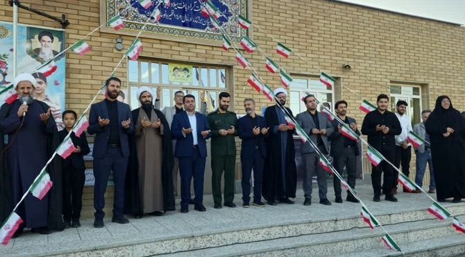 گرامیداشت روز دانش‌آموز و دهه فاطمیه در مدرسه امام خمینی صالح‌آباد قرچک