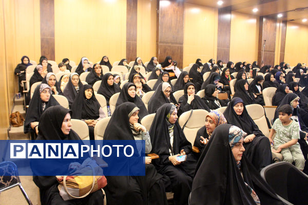 جلوه‌هایی از دومین دوره جشنواره روایت جهاد در قم -1