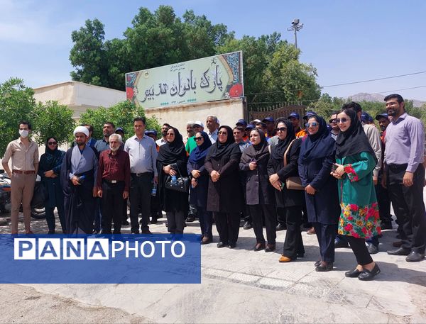 افتتاح زمین‌های فوتسال و بازی کودکان و والیبال پارک بانوان حاجی آباد  