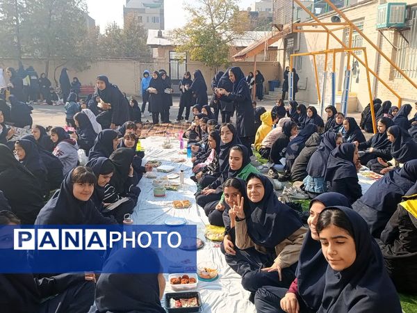 جشنواره صبحانه سالم در دبیرستان علی افشارنژاد ناحیه۶ مشهد