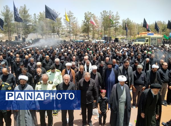 اقامه نماز ظهر عاشورا در قتلگاه بیرجند 