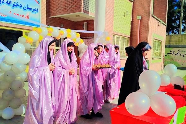 مراسم گرامیداشت روز مادر در مدارس شهر ایلام 