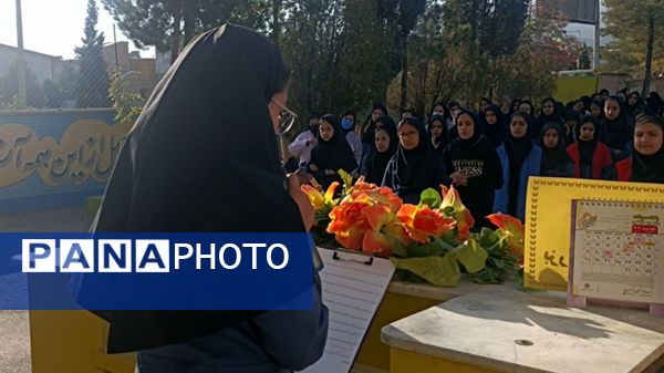 رونمایی از استعدادهای هنری دانشآموزان در نمایشگاه فرهنگ و هنر دبیرستان هاجر بیرجند