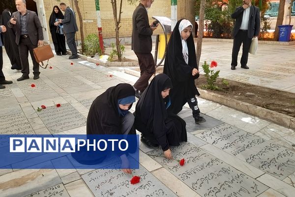 تجلیل از دانش‌آموزان برگزیده پویش «شهید من» در قم