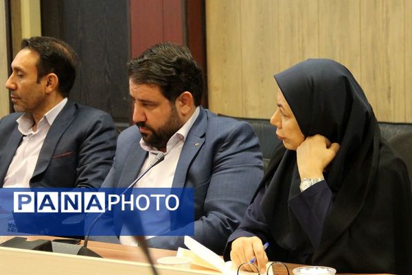 برگزاری جلسه توجیهی مدیران دوره متوسطه اول در سالن فرهنگ بهارستان دو
