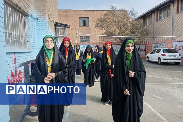 برگزاری همایش وطن‌یار در توحید یک؛ ادای احترام دانش‌آموزان به شهدای جنگ ۱۲روزه با حضور مادر «پسر آسمانی» عرشیان افشارمند در شهرستان قدس