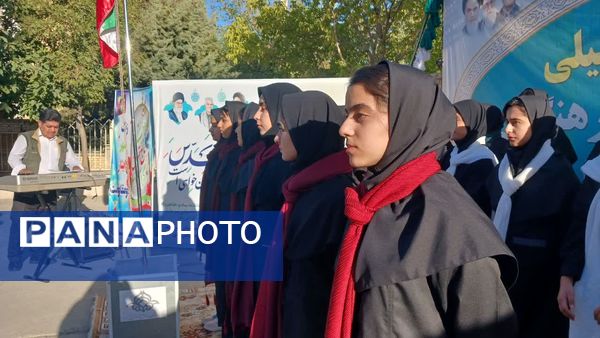 نواختن زنگ استانی مهر، ایثار و مقاومت در مدرسه نمونه دولتی ۹ دی به مناسبت آغاز سال تحصیلی و هفته دفاع مقدس