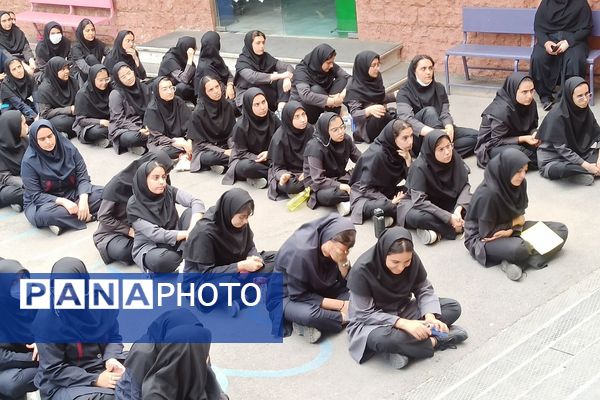 بزرگداشت شهدای خدمت در دبیرستان شاهد ندای فاطمه (س) ناحیه دو شهرری 