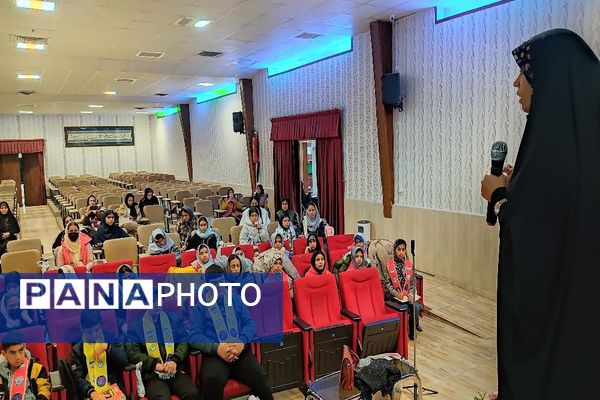 کلاس آموزشی خبرنگاری در کانون مهر تابان نیشابور