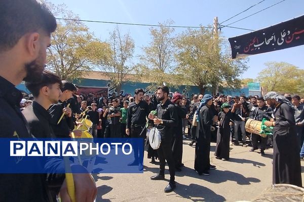 مراسم تعزیه‌خوانی و زنجیر زنی اربعین حسینی در روستای احمد‌آباد نیشابور 