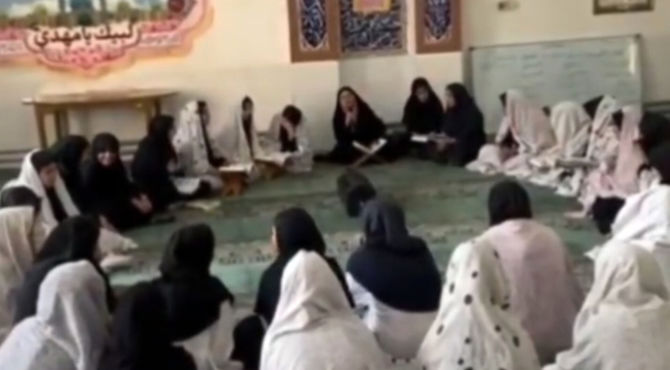 برگزاری محفل قرآنی و احکام  و نماز جماعت در هنرستان توسی