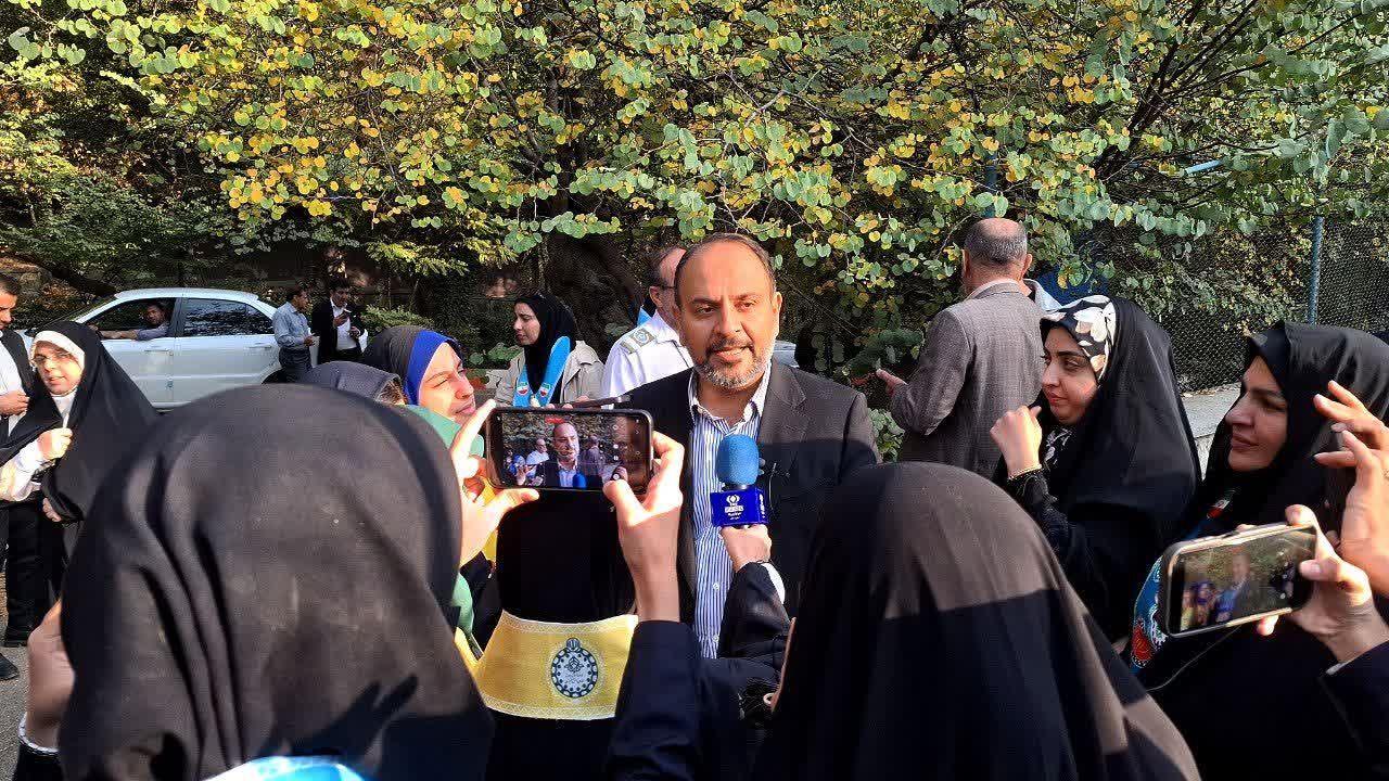 ما در تلاش برای افزایش نقش های درون مدرسه ای دانش آموزان هستیم