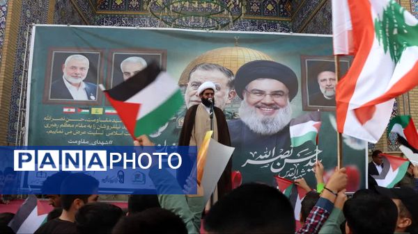  ادای احترام دانش‌آموزان و فرهنگیان شهرستان پاکدشت به مقام شامخ شهیدان مقاومت و شهید سید حسن نصرالله 