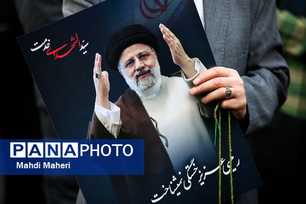 اجتماع مردم تهران در میدان ولیعصر (عج)