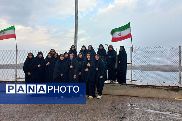 اعزام آخرین گروه از دختران دانش‌آموز ناحیه یک قم به اردوی راهیان نور