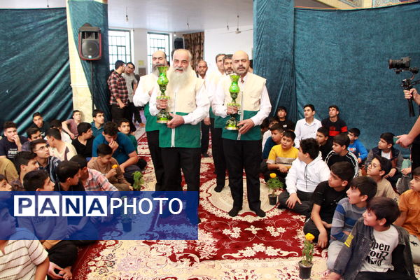 حضور خادمان رضوی در اعتکاف دانش‌آموزی فهرج