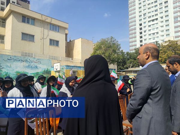 مراسم باشکوه زنگ ایثار و مقاومت در مدرسه شاهد تکتم ناحیه ۳