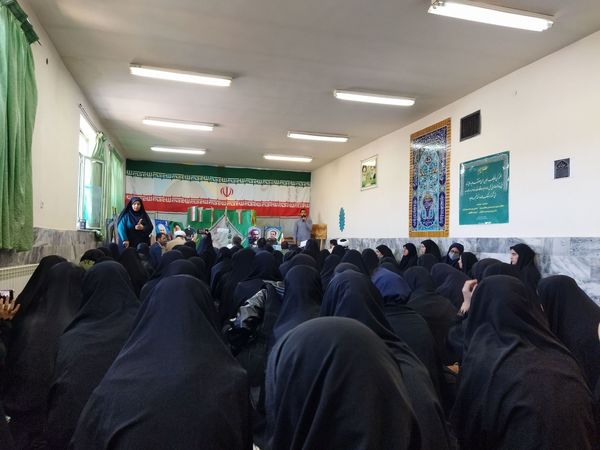 اعزام ۷۴ دانش‌آموز دختر از شهرستان به مناطق جنوب