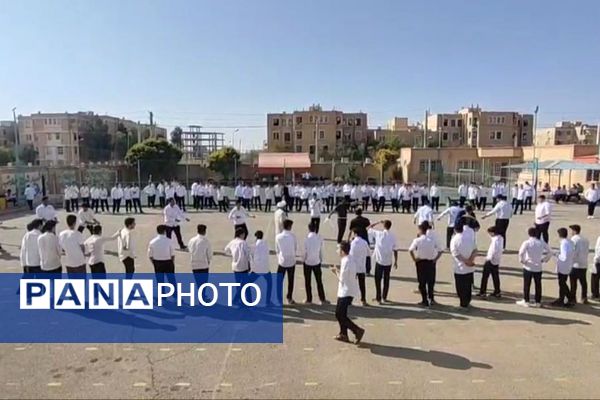 هیجان ورزشی با مسابقات کشتی و طناب‌کشی در دبیرستان حکیم ابوالقاسم فردوسی