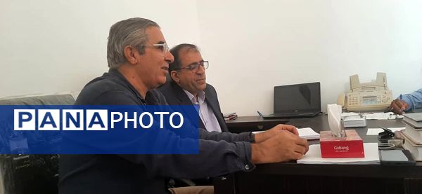 نشست مدیر آموزش و پرورش ناحیه یک بندرعباس با بخشدار و دهیاران بخش شمیل