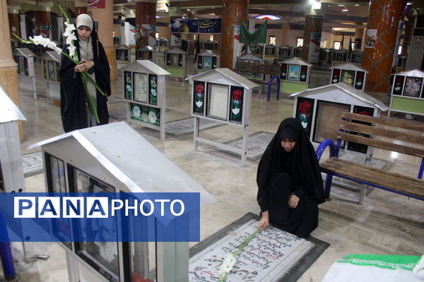 تجدید میثاق مدیر سازمان دانش آموزی استان بوشهر با شهدا