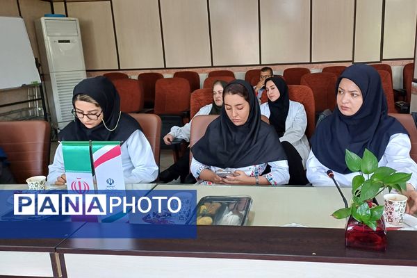 تقدیر از مراقبین سلامت و ارگان‌های مرتبط با حوزه سلامت در اداره آموزش و پرورش شهریار 