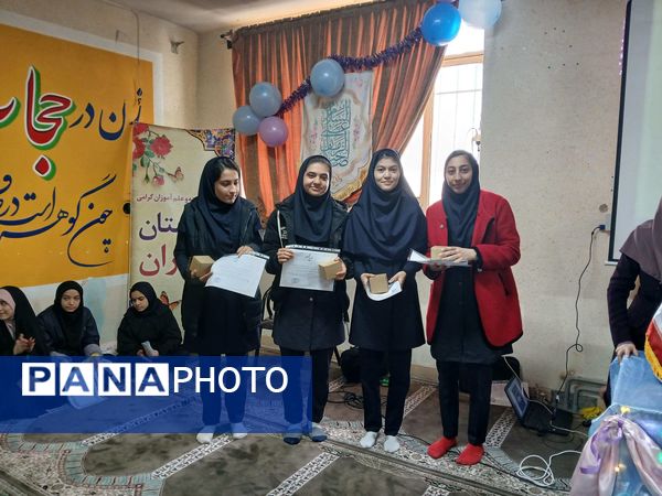 تقدیر از دانش‌آموزان برتر آموزشی، پرورشی و ورزشی دبیرستان آزرم ناحیه یک مشهد 