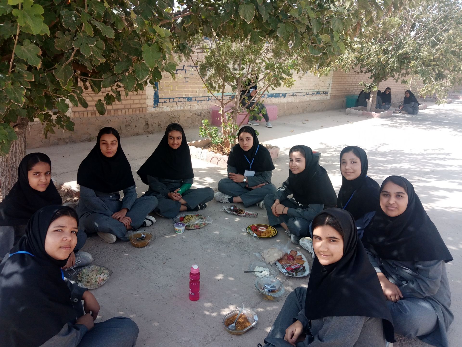 جشنواره غذای سالم در مدرسه حاج مهدی روحانی