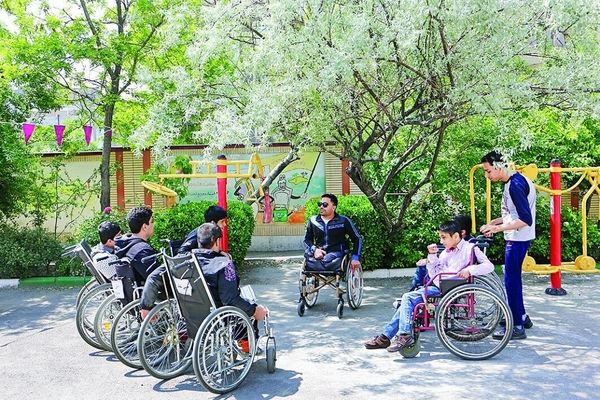 نگاه جامعه به توانایی‌های افراد باید تغییر کند