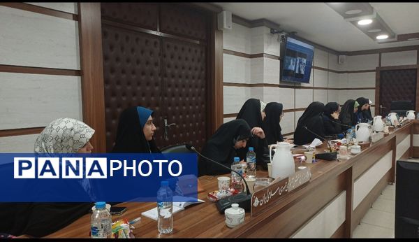 پانایی‌ها نوراوی مهر می‌شوند