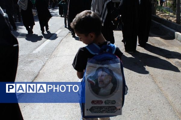 جاماندگان اربعین حسینی در  راهپیمایی حرم تا حرم نیشابور 