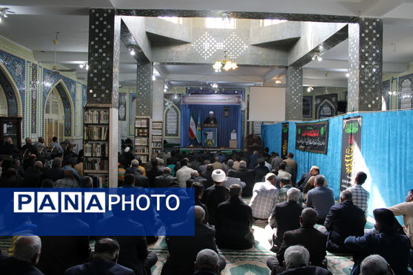 مدیرکل آموزش و پرورش استان در نماز جمعه شهربن