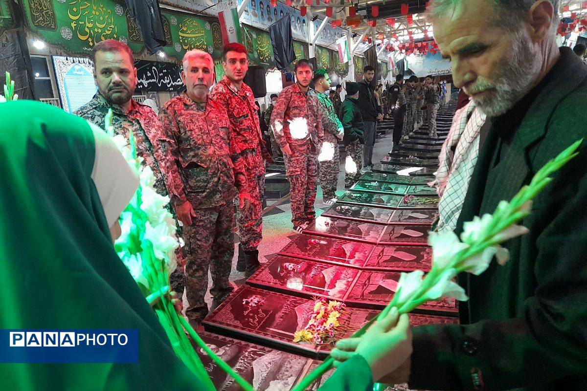 گلباران مزار شهدای ملارد با حضور مسئولان و خانواده‌های معظم شهدا 