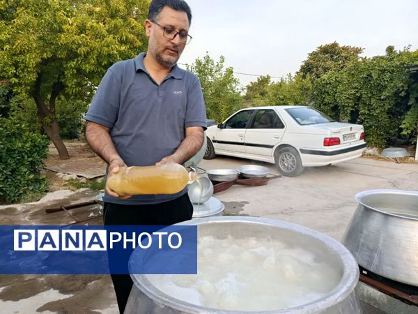 پخت و توزیع نذری در روز تاسوعای حسینی روستای حسن آباد داراب استان فارس