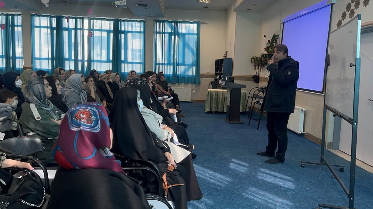 والدین باید شنونده‌ای فعال باشند 