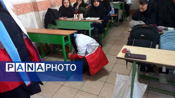 برگزاری مانور زلزله در دبیرستان سردار شهید قاسم سلیمانی 