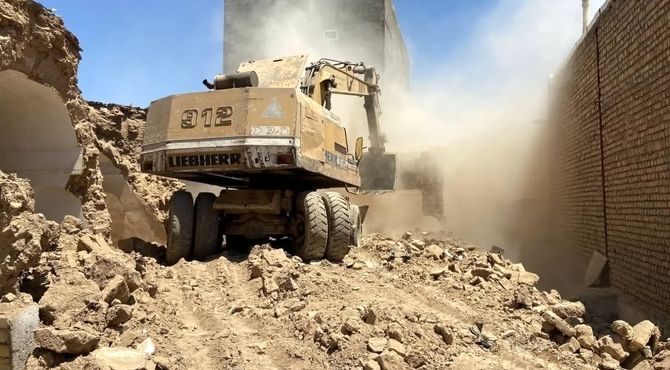 تخریب منازل آسیب دیده، پرخطر و زلزله زده در شهر کاشمر