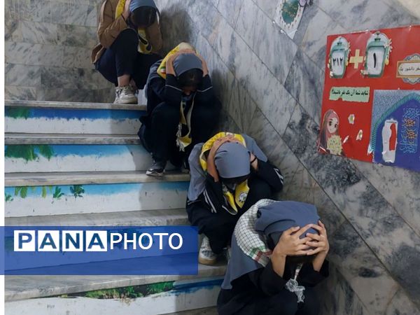 بیست و هفتمین مانور زلزله در دبیرستان دخترانه دانشور 2 