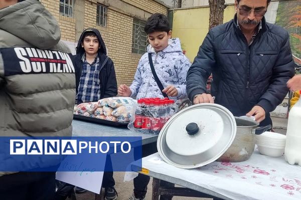 برپایی بازارچه دانش‌آموزی به‌مناسبت عید مبعث 