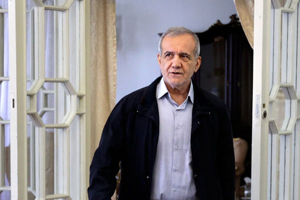 عیادت پزشکیان از سقاب اصفهانی 