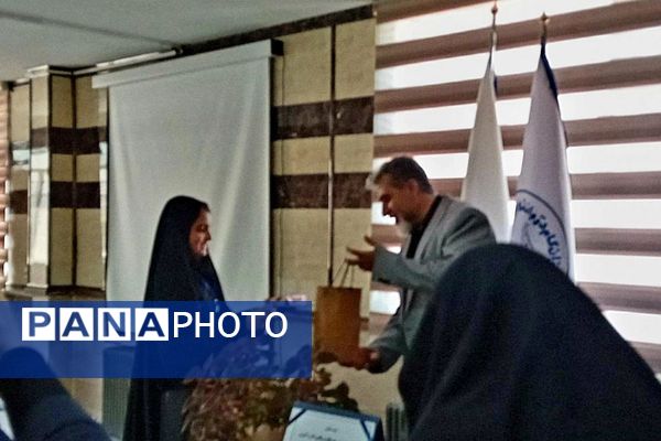 تقدیر از دانش‌آموز خبرنگاران فعال پانا در مراسم روز خبرنگار در شهرستان فیروزکوه