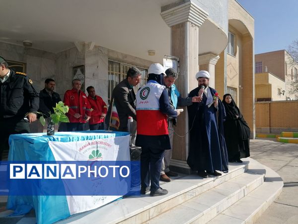 نواختن زنگ زلزله در دبیرستان کوشش شهرستان فاروج 