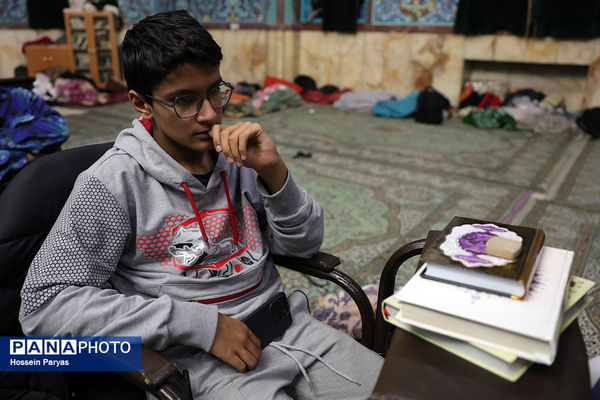 اعتکاف دانش‌آموزی در حسینه ارشاد