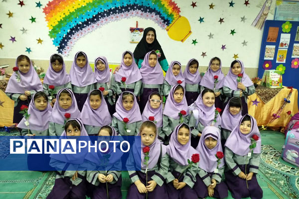 شروعی تازه با جشن شکوفه‌ها در دبستان حاج رحیم خالصی