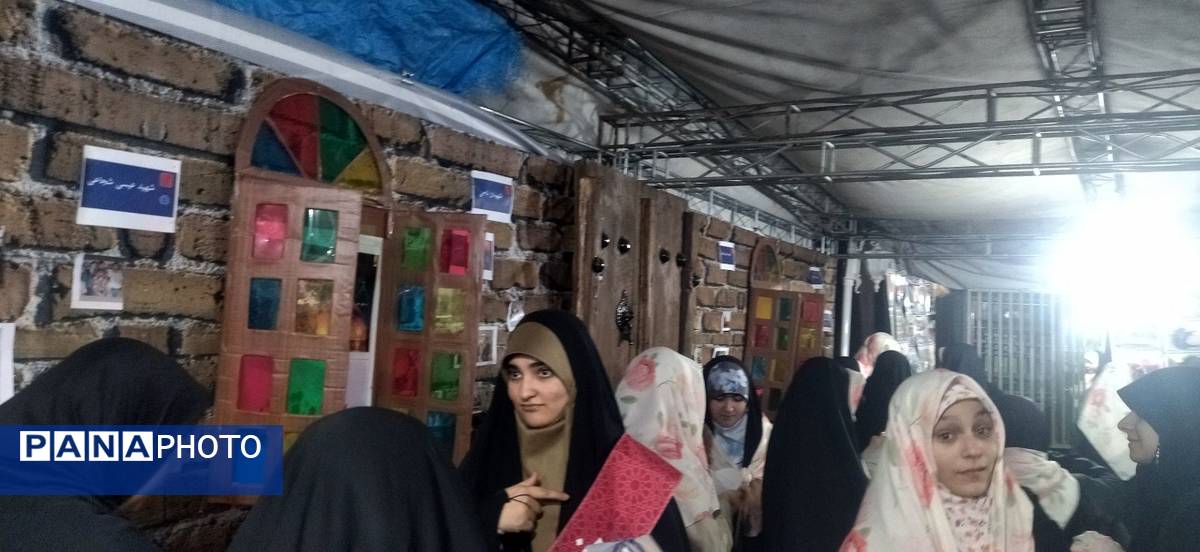 حضور دانش‌آموزان دختر در پنجمین روز کنگره ۵۵۸۰ شهید استان البرز